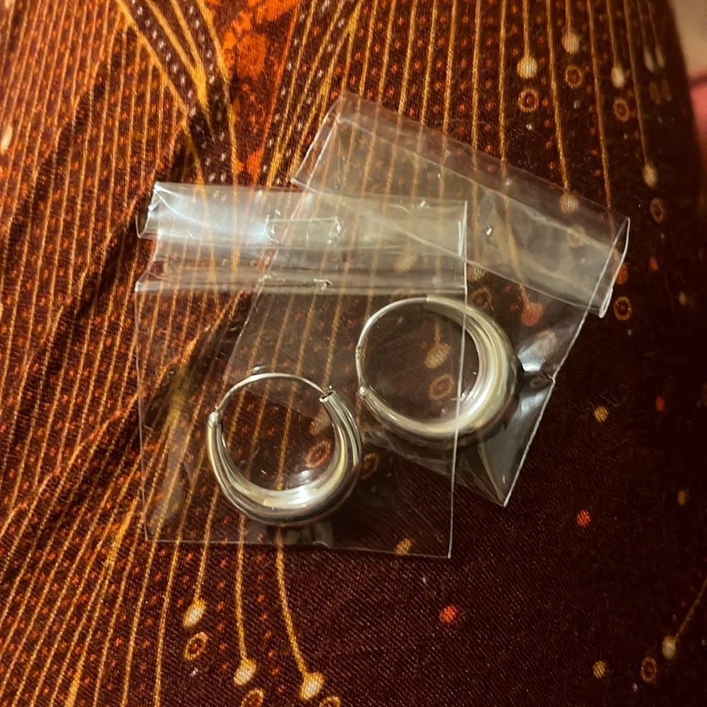 925 Sterling Silver Infinity Sleeper Hoops 20 mm